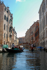 Fototapeta na wymiar Views traveling in gondola through the small canals of Venice Italy