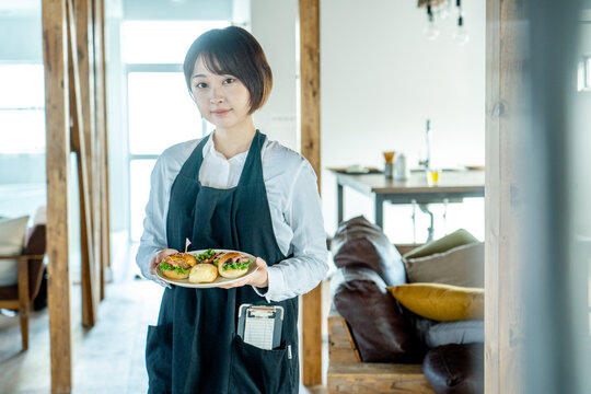 カフェ店員  女性