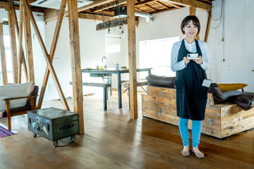 Fototapeta premium カフェ店員 女性