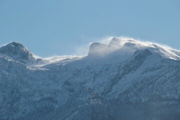Obraz premium Snow-covered mountains in Kuchl, Salzburger Land, Austria. The warm föhn wind from the south blows over the mountain peaks. Salzburg, Austria, Europe.