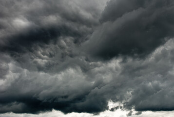 Obraz premium Large black clouds before the rain