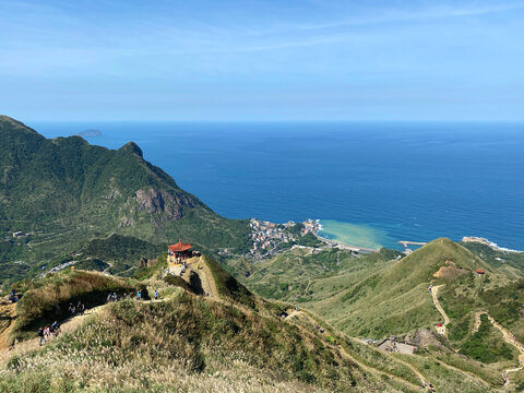 Teapot Mountain - popular trail on the North East Coast of the country that has some of the best landscapes for a day-hike in northern Taiwan - small hike Jiufen, Yin Yang Sea, Temple, pagoda