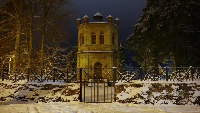 Kochide kabeli varemed ja perekonnakalmistu. Koch family chapel in Pirita, Tallinn.