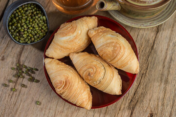 Set of curry puff on wood table