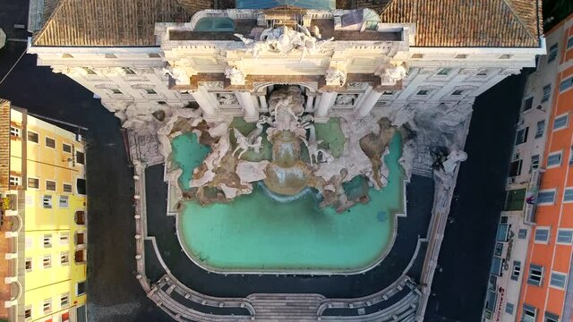 Fontana di Trevi a Roma, Italia
Vista aerea della Fontana di Trevi. Ripresa con drone verticale, laterale e frontale