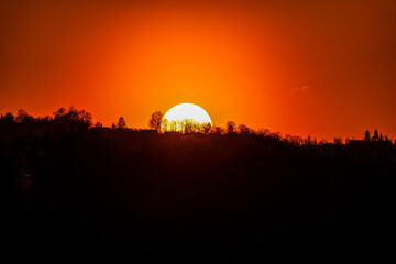 Obraz premium Sonnenuntergang in der Stadt
