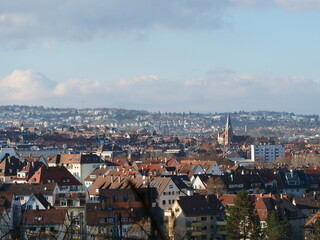 Panoramablick über die östlichen Teile von Stuttgart, der Landeshauptstadt von Baden-Württemberg