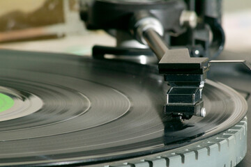 Fototapeta na wymiar Turntable cartridge on vinyl record