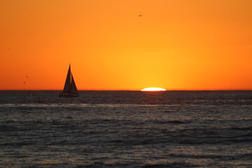 Fototapeta na wymiar Beautiful sky during sunset at the sea