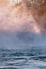 Obraz na płótnie Canvas 北海道冬の風景　阿寒郡阿寒町の樹氷と気嵐