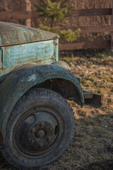 Fototapeta na wymiar An old car on the field, long abandoned