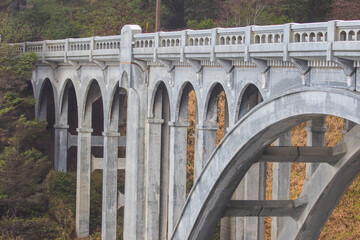 Fototapeta na wymiar Pretty Concrete Arched Bridge on an Oregon Coastal Road