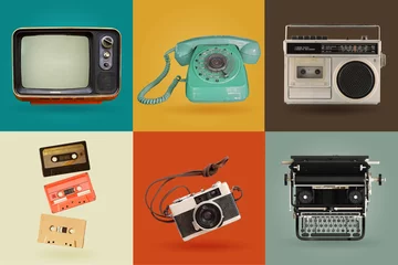 Fotobehang Retro elektronica set. Nostalgische verzamelobjecten uit de afgelopen jaren 80 - 90. objecten geïsoleerd op retro kleurenpalet met uitknippad. © jakkapan
