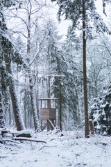Jäger Hütte in Winterlandschaft 