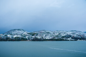 Fototapeta na wymiar 冬の湖 - winter lake