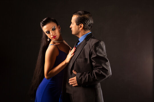 Pareja de baile de tango, profesionales, en estudio. im&aacute;genes de detalle.
