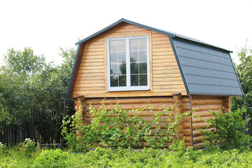 Obraz premium Wooden building in village with window in garden.