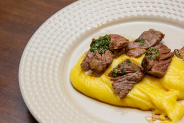 Ancho steak with mashed and crispy manioc flour.