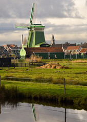 Fototapeta premium Koog aan de Zaan, Netherlands. De Zaanse Schans with typical dutch windmills.