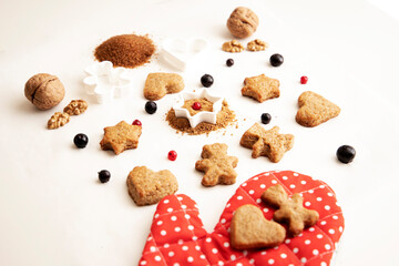 oven mitt with cookies and ginger