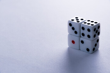 サイコロのクローズアップ / ギャンブルのイメージ