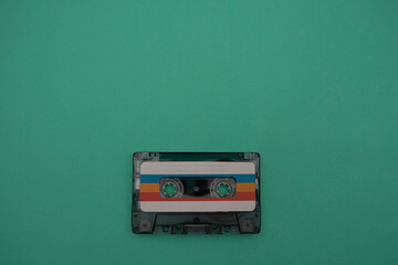 Fototapeta premium Casette colorido sobre fondo con colores pastel