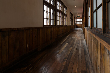 古い木造校舎の廊下  レトロイメージ