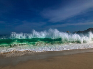 mar , olas rompiendo 