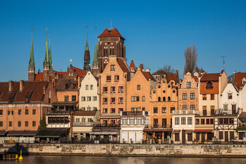 Fototapeta na wymiar Historic old town and historic harbor crane in Gdansk, Poland