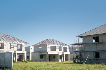 Obraz premium construction residential new house from prefabrication system in progress at building site