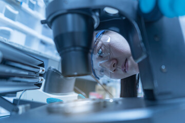 Asian scientist working in the lab,Researchers are research to find the results of the experiment,doctors are testing bloods to prevent and destroy new strains of the coronavirus through microscopy.