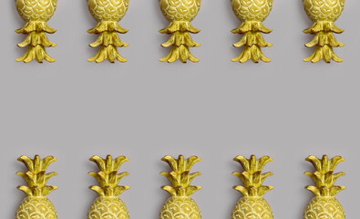 Trendfarben des Jahres 2021. Leuchtendes und ultimatives Grau. Hölzerne gelbe Ananas auf grauem Hintergrund flach legen Draufsicht. Fruchtmuster. Kreatives Modell mit bemalter Ananas. Sommerkonzept © olgaarkhipenko