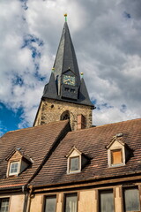 bernburg, deutschland - altstadt mit turm der marienkirche.