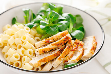 Grilled chicken breast, pasta and fresh lamb salad in lunch bow