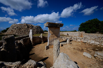 Poblado talayòtico de Trepucó (1400 aC.),recinto de Taula yTalayot.                     Maó.Baleares.España.