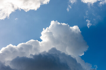 Naklejka na ściany i meble rays of the sun shine through the clouds in the blue sky