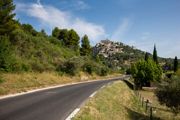 Fototapeta na wymiar Roadside view of the beautiful town of Gordes,a commune in the Vaucluse département in the Provence-Alpes-Côte d'Azur region in southeastern France