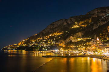 Naklejka na ściany i meble イタリア　アマルフィの海岸の夜景