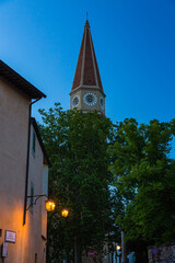 イタリア　夕暮れ時のアレッツォ大聖堂の鐘塔
