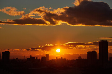 Fototapeta na wymiar 冬の名古屋市上空の綺麗な夕焼けの風景