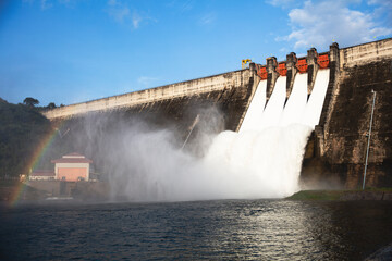 Dam water release by spring-way overflows,The excess capacity of the dam in raining season