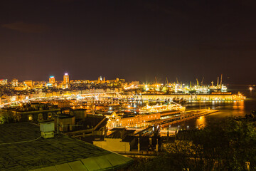 Fototapeta premium イタリア ジョノヴァの丘から見える夜景 