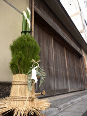 
                  門松,正月飾り,正月,年中行事,青竹,1月,お飾り,お正月,新春,正月イメージ,迎春,縁起物,和風,東京,竹,日本,季節感,風物詩,新年,東京都,松,伝統,屋外,戸外,かどまつ
		            