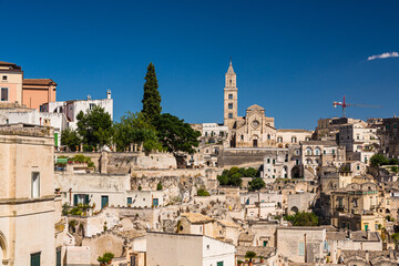 イタリア　マテーラの洞窟住居とマテーラ大聖堂
