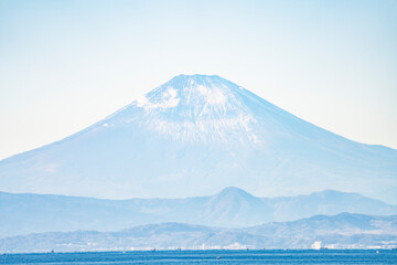 神奈川県葉山の森戸海岸から見た富士山