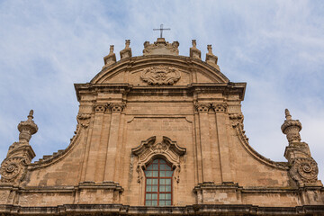 Fototapeta na wymiar イタリア　モノポリの大聖堂のファサード
