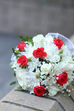 bridal bouquet chrysanthemum roses