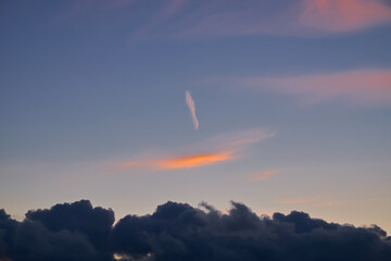 Abendrot, über den Wolken