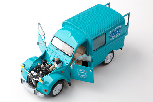 Citro&euml;n 2CV Fourgonnette scale model