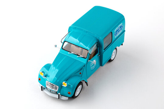 Citro&euml;n 2CV Fourgonnette scale model